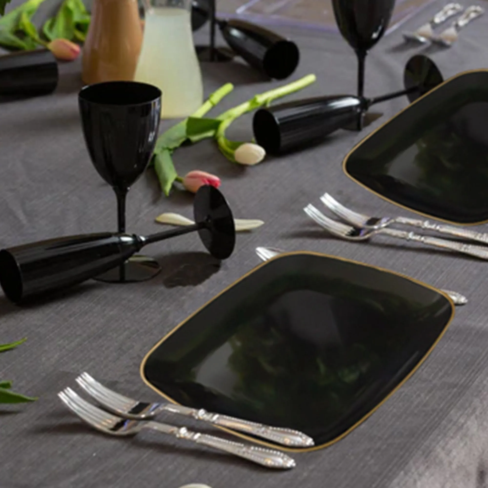 Black Plastic Wine Goblet 7oz