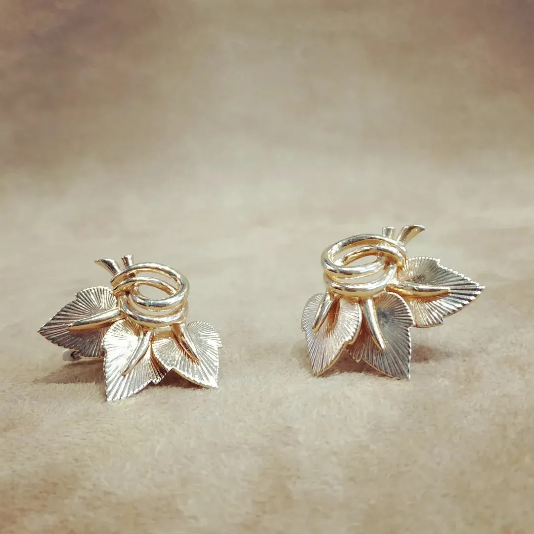 Boucher Gold Leafy Vintage earrings